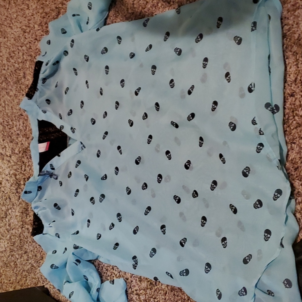 Juniors large shear shirt
